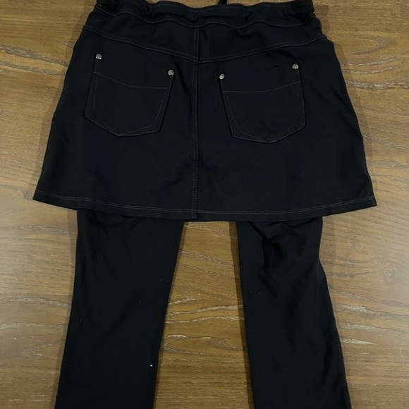 Athleta Bettona 2 In 1 Medium   Skirt Capri Crop Black Leggings Cargo Pockets - Picture 8 of 10